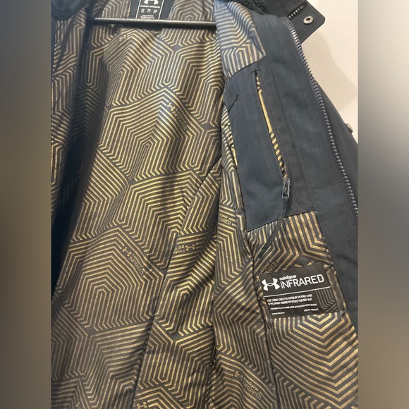 Under Armour Black Jacket with infarred Lining - Picture 4 of 6